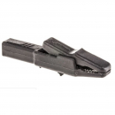 Pinza coccodrillo nera isolata per